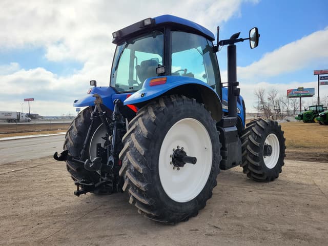 Image of New Holland TG230 equipment image 4