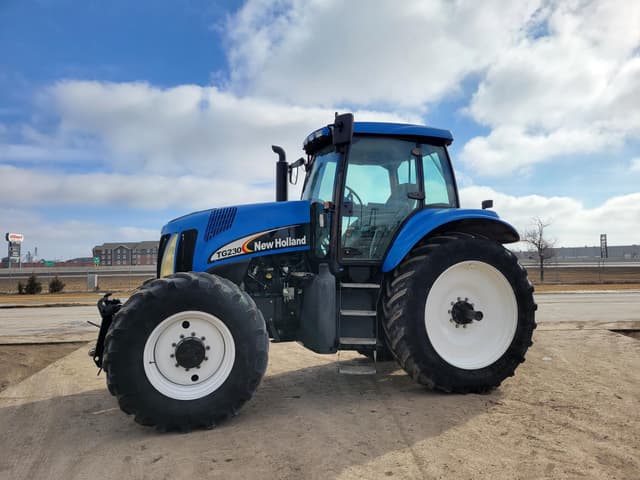 Image of New Holland TG230 equipment image 1