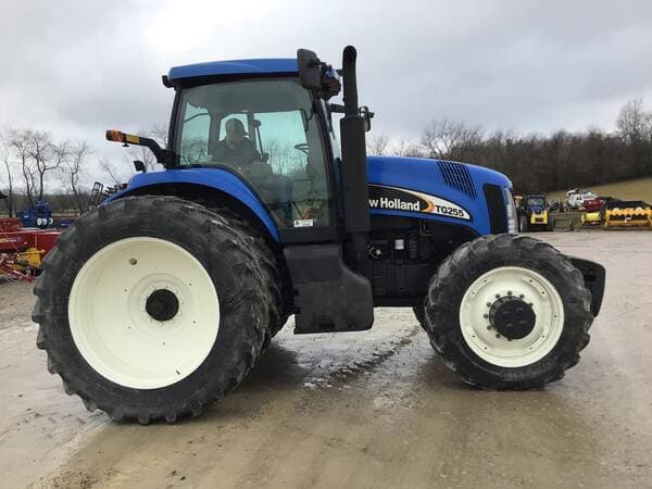 Image of New Holland TG255 equipment image 2