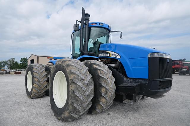 Image of New Holland TJ425 equipment image 1