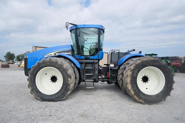 Image of New Holland TJ425 equipment image 2