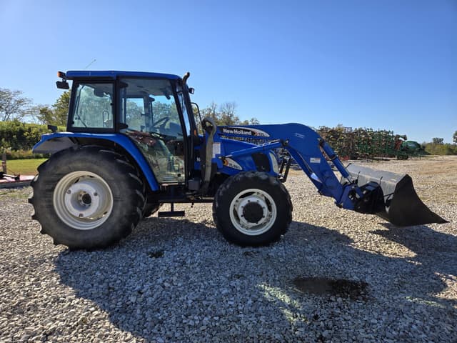 Image of New Holland TL80A equipment image 3
