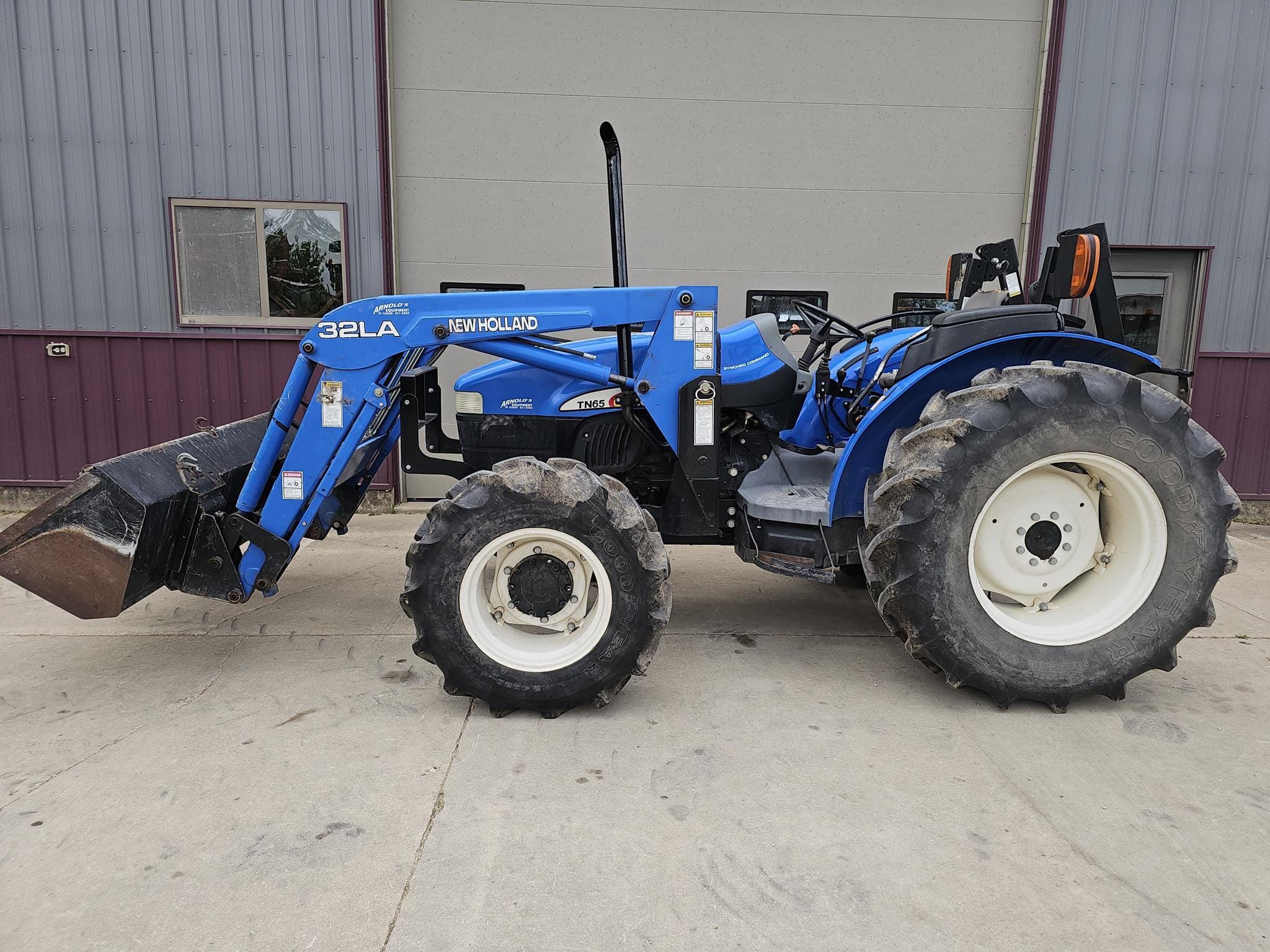 2004 New Holland TN65 Equipment Image0