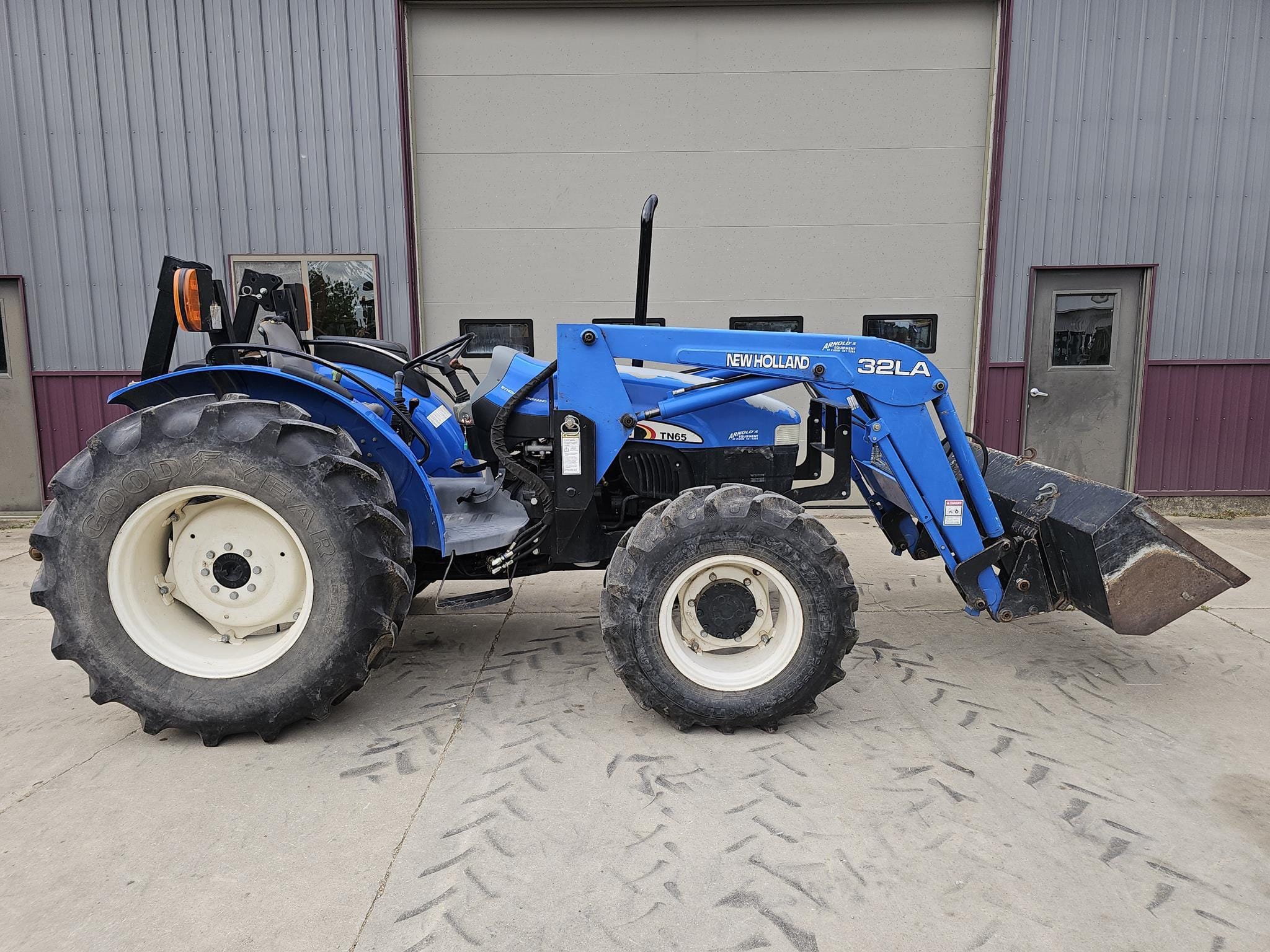 2004 New Holland TN65 Equipment Image0