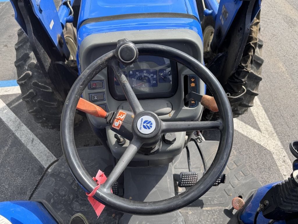 2004 New Holland TN85A Equipment Image0