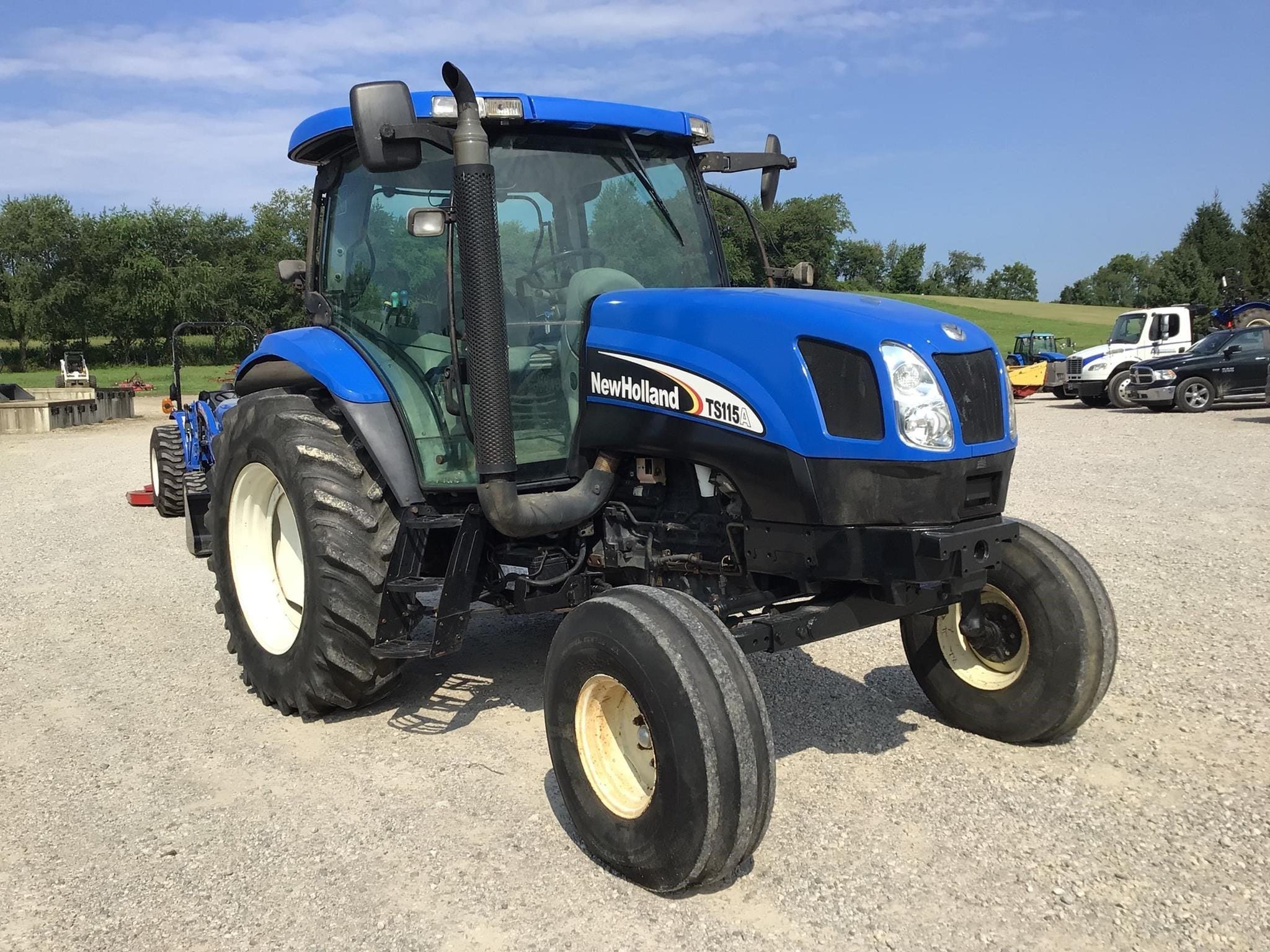 2004 New Holland TS115A Equipment Image0