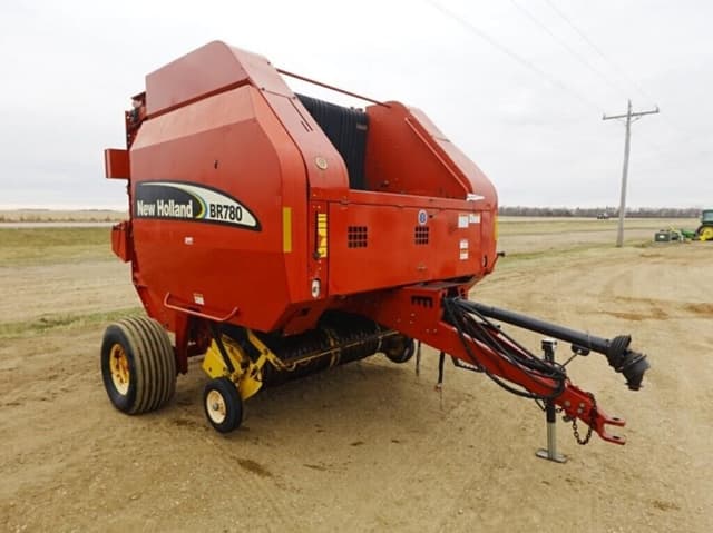 Image of New Holland BR780 equipment image 1