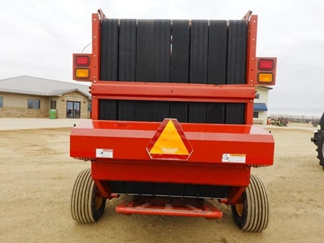 Image of New Holland BR780 equipment image 3