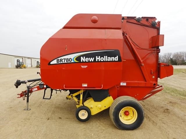 Image of New Holland BR780 equipment image 4