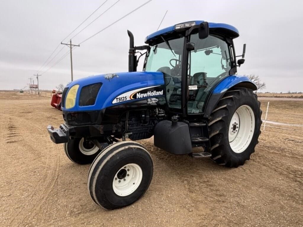 2004 New Holland TS125A Equipment Image0