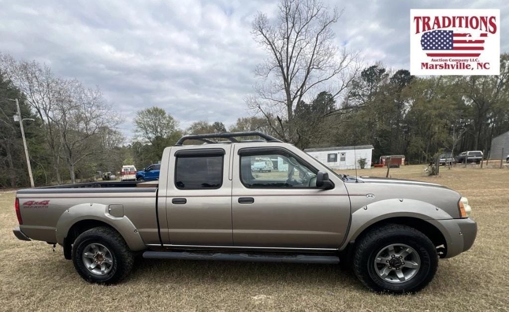 2004 Nissan Frontier Equipment Image0