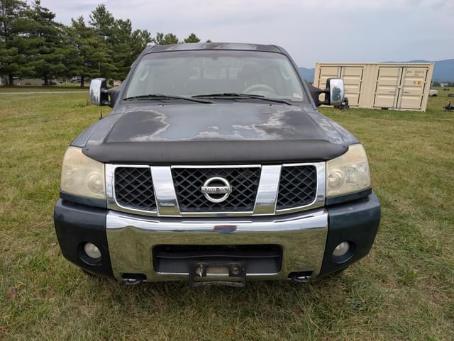 Image of Nissan Titan equipment image 1