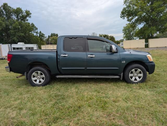 Image of Nissan Titan equipment image 3
