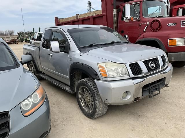 Image of Nissan Titan equipment image 2