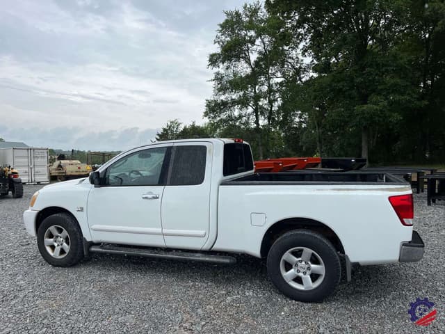 Image of Nissan Titan equipment image 1
