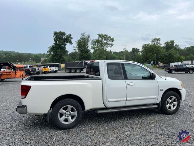 Image of Nissan Titan equipment image 2