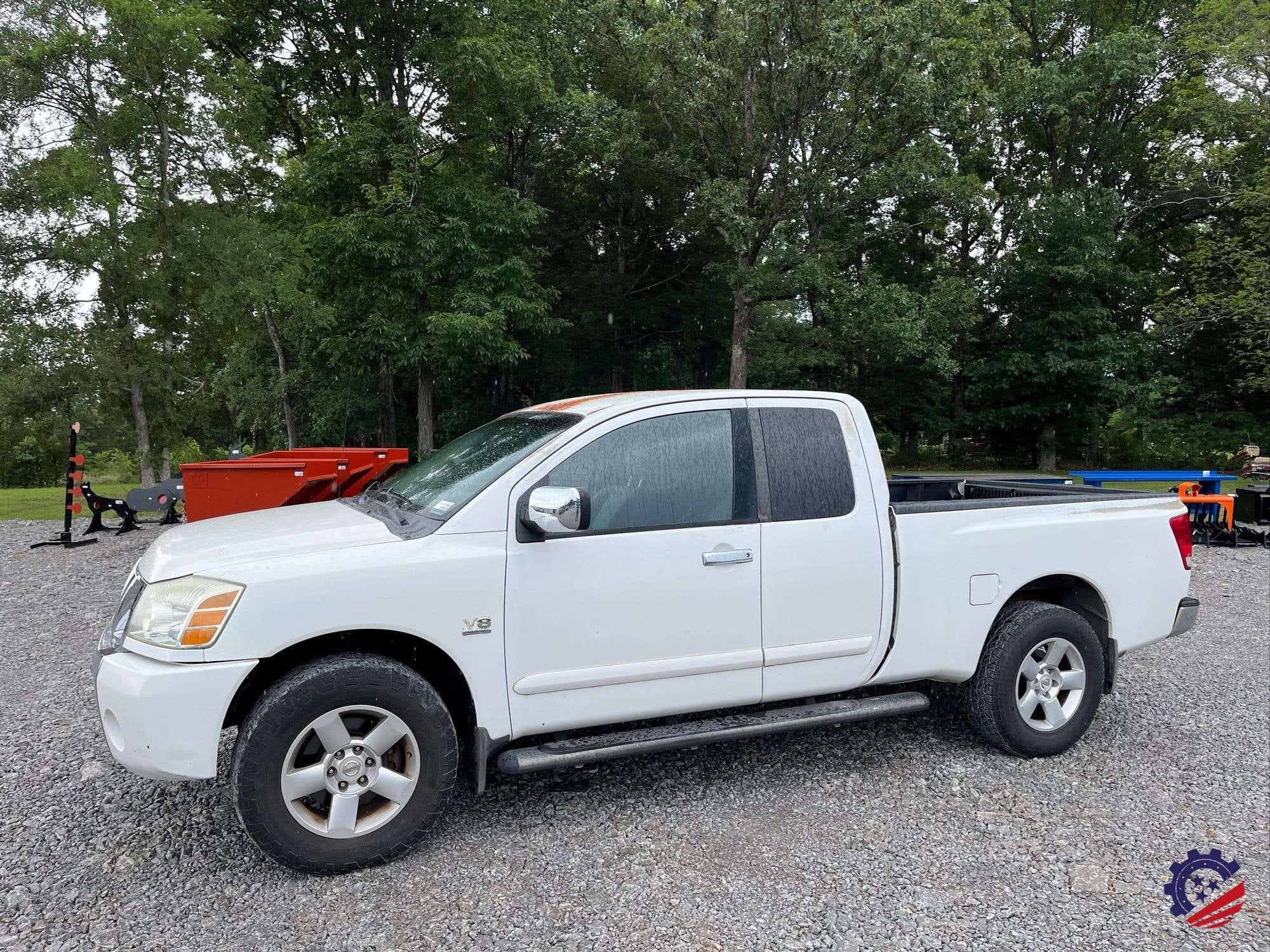 2004 Nissan Titan Equipment Image0