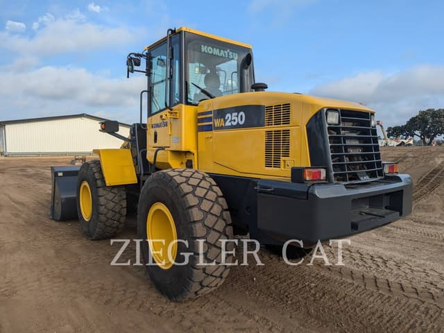 Image of Komatsu WA250-5 equipment image 3