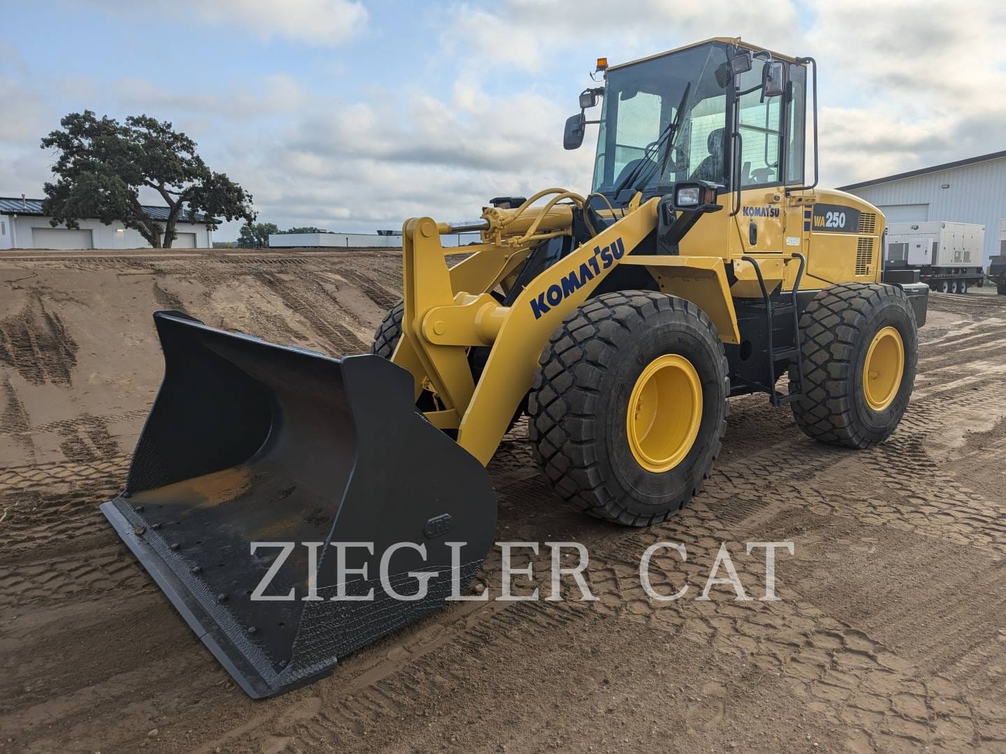 2004 Komatsu WA250-5 Equipment Image0