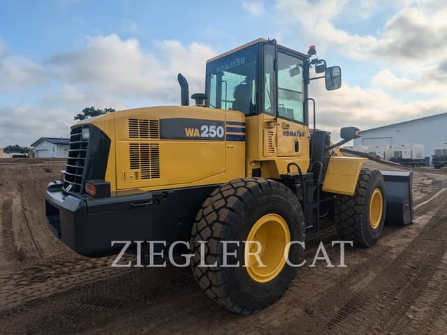 Image of Komatsu WA250-5 equipment image 2