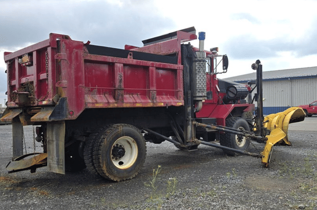 Image of Oshkosh P-2526 equipment image 3