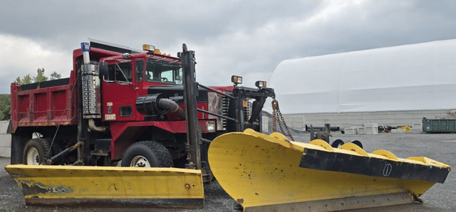 Image of Oshkosh P-2526 equipment image 4