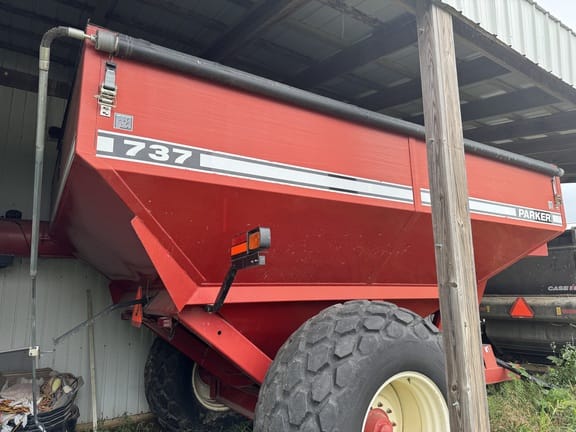 2004 Parker 737 Equipment Image0