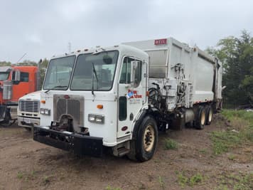 Main image Peterbilt 320