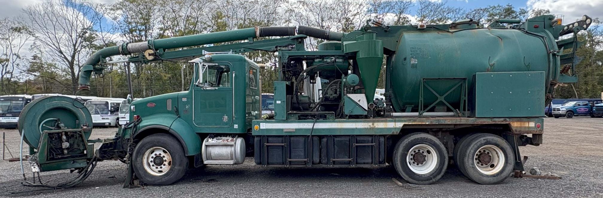 2004 Peterbilt 330 Equipment Image0