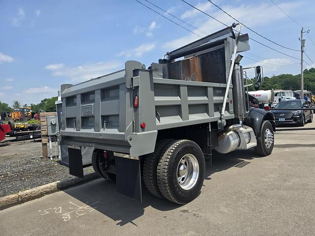 Image of Peterbilt 330 equipment image 3