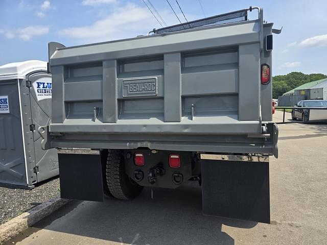 Image of Peterbilt 330 equipment image 4