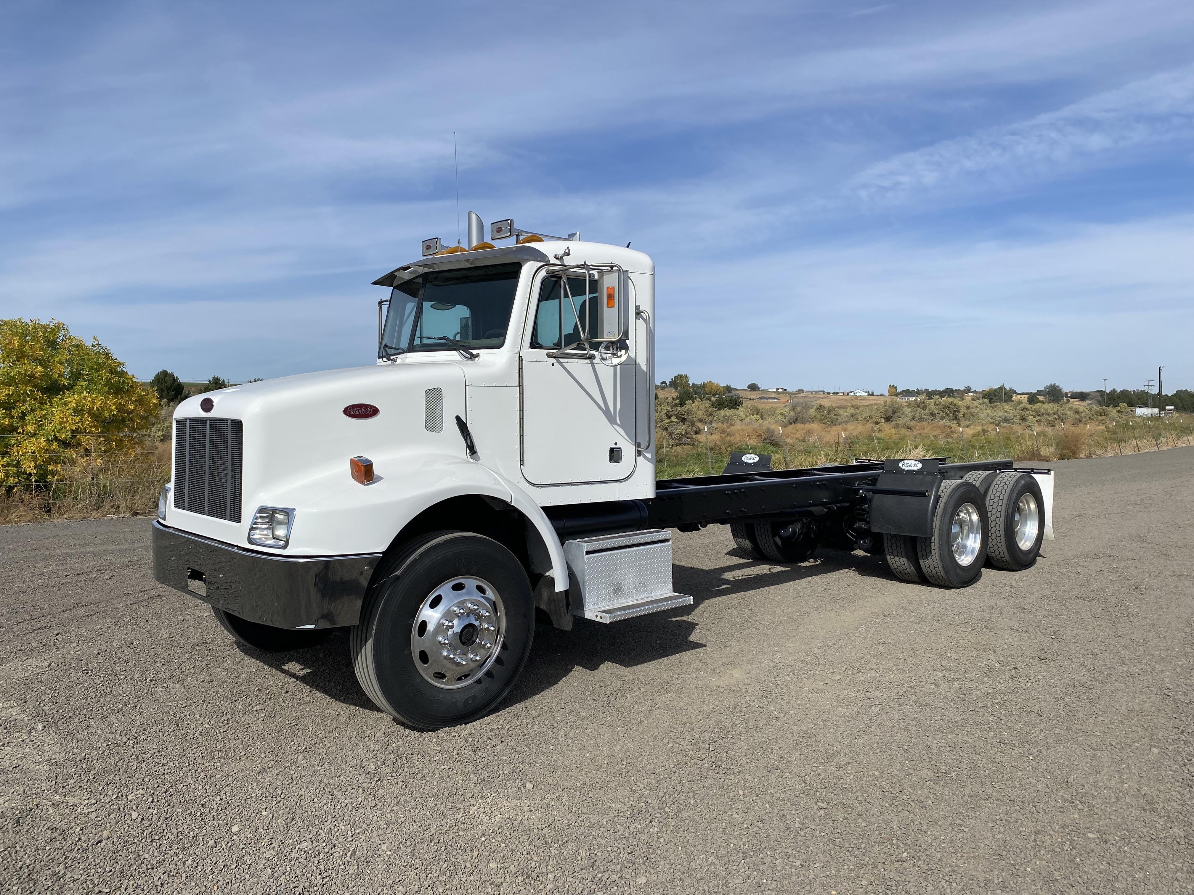 Main image Peterbilt 330