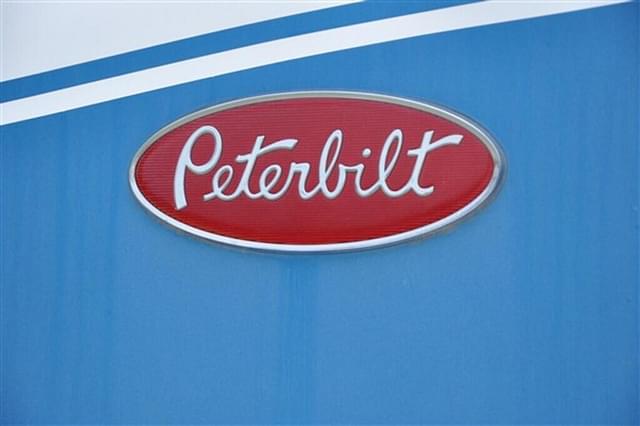 Image of Peterbilt 330 equipment image 3