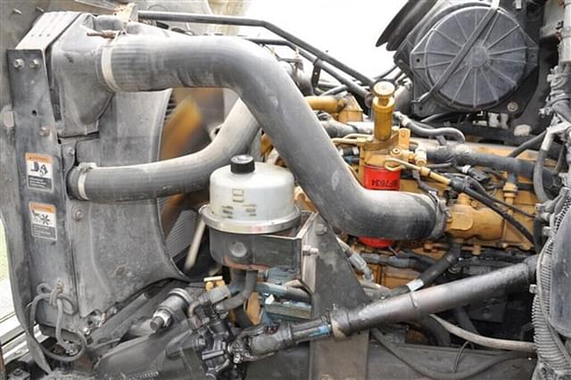 Image of Peterbilt 330 equipment image 4