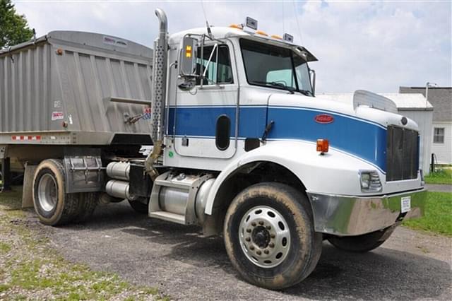 Image of Peterbilt 330 equipment image 1
