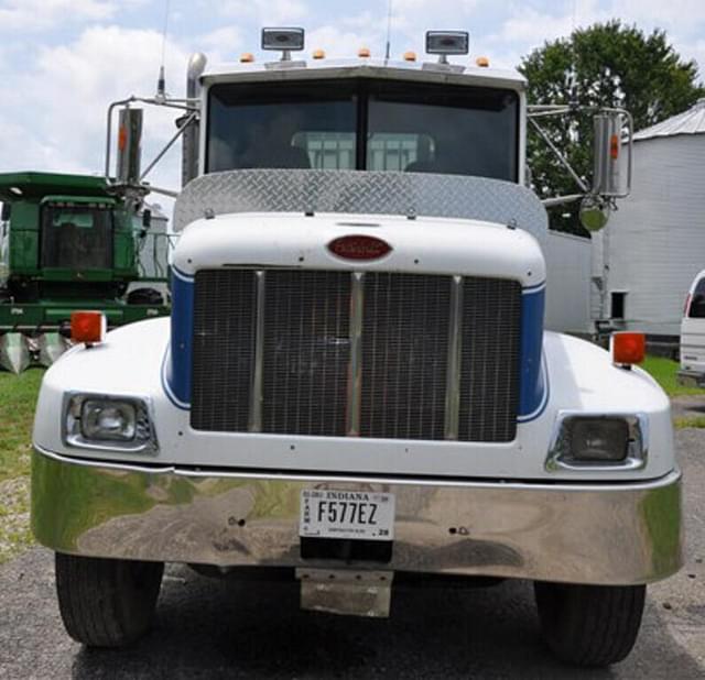 Image of Peterbilt 330 equipment image 2
