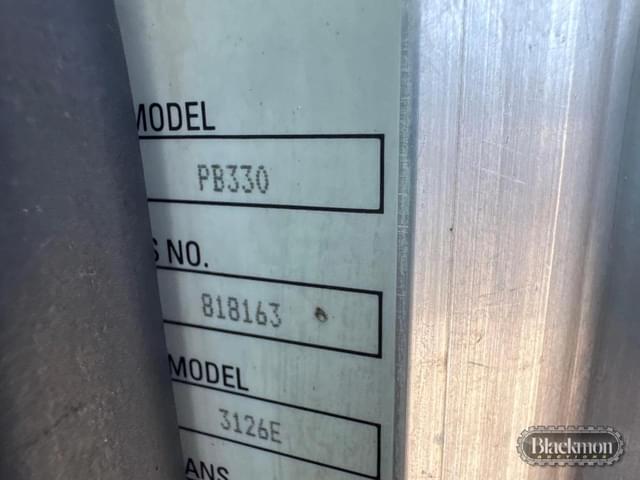 Image of Peterbilt 330 equipment image 2