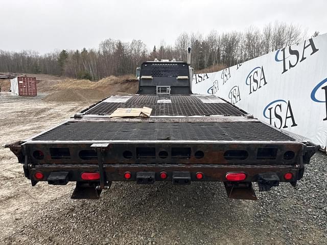 Image of Peterbilt 330 equipment image 3