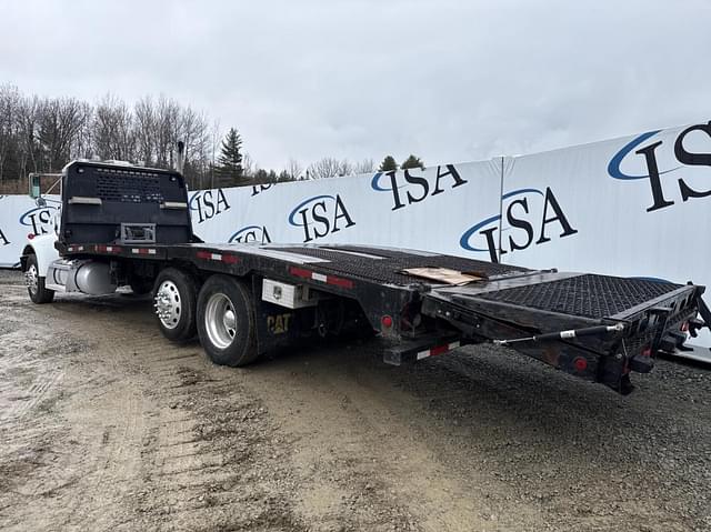 Image of Peterbilt 330 equipment image 2
