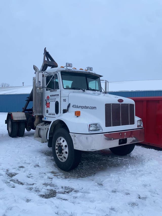 Image of Peterbilt 330 equipment image 2