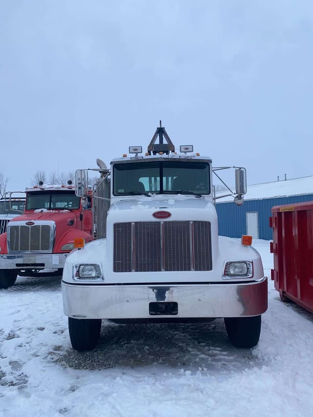 Image of Peterbilt 330 equipment image 3