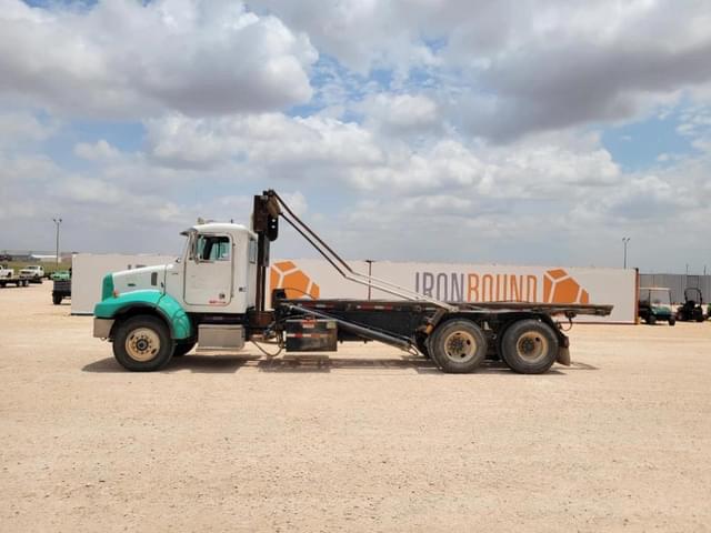 Image of Peterbilt 330 equipment image 1
