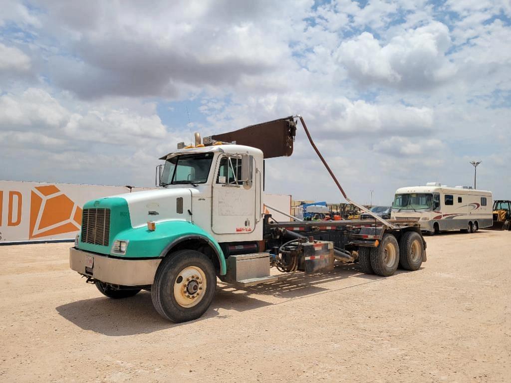 Image of Peterbilt 330 Primary image