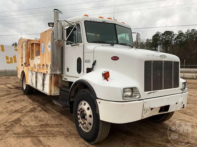 Image of Peterbilt 330 equipment image 2