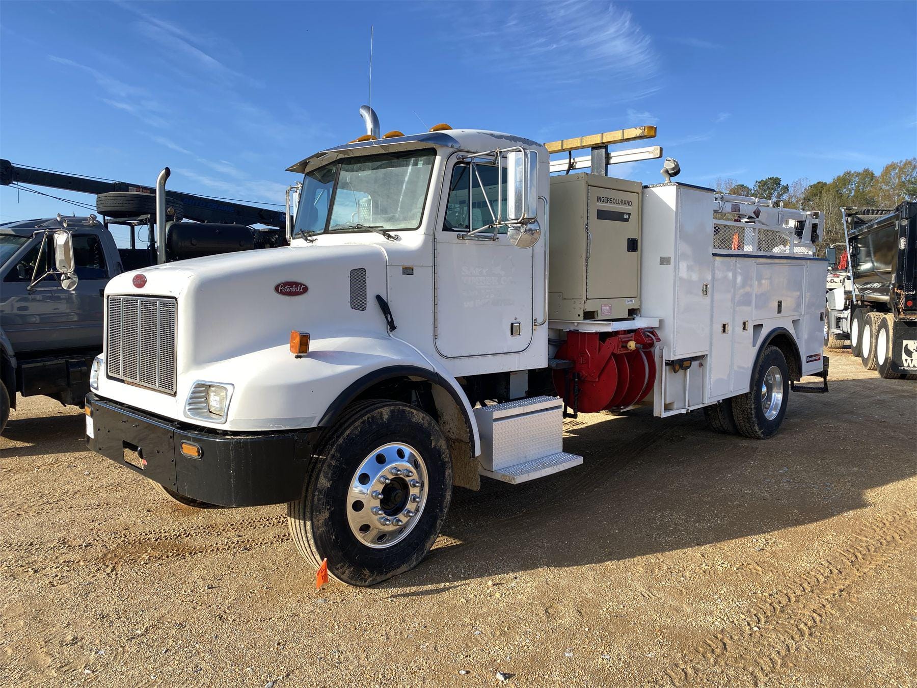 Main image Peterbilt 330