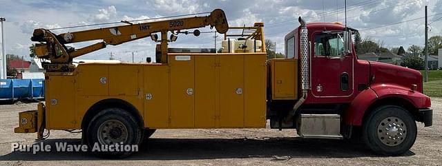 Image of Peterbilt 330 equipment image 3