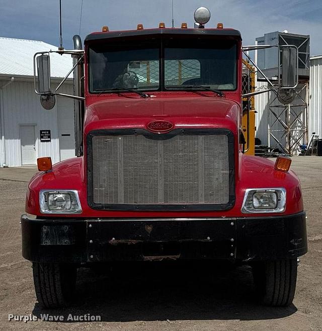 Image of Peterbilt 330 equipment image 1