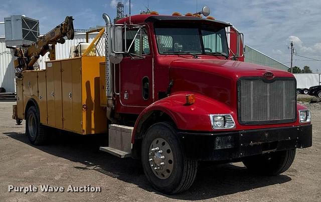 Image of Peterbilt 330 equipment image 2
