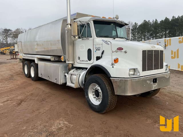 Image of Peterbilt 330 equipment image 2