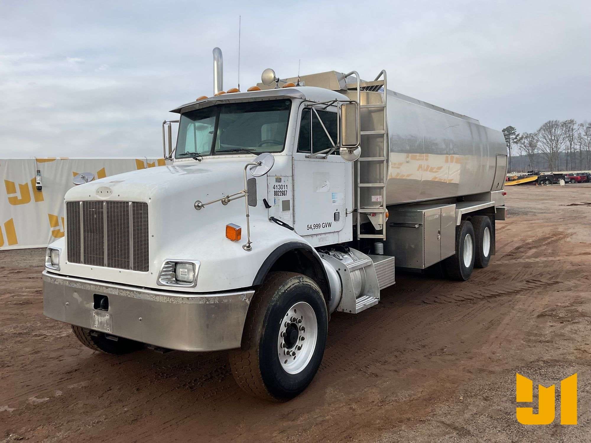 2004 Peterbilt 330 Equipment Image0